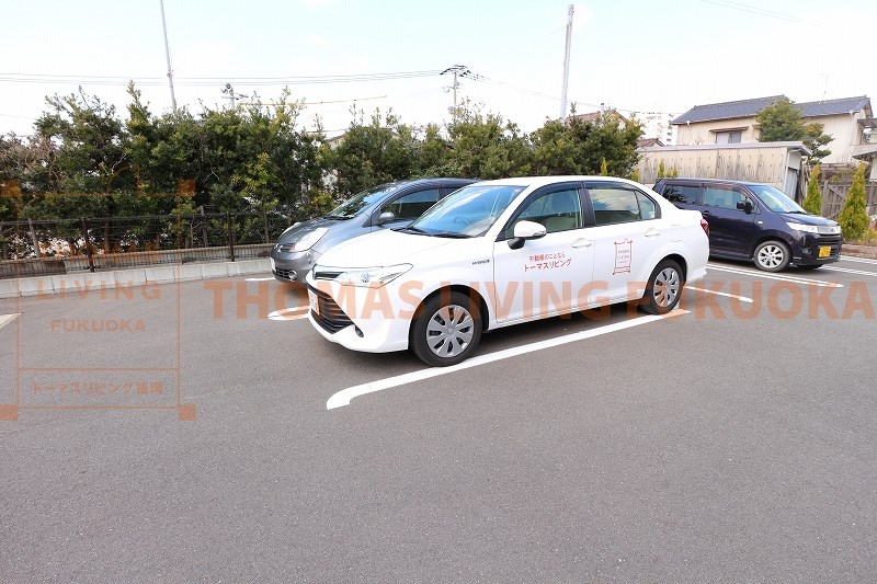 駐車場　写真は別号室。