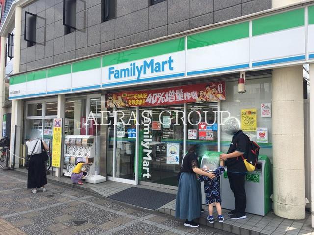 コンビニ　ファミリーマート戸田公園駅前店（コンビニ）まで213m