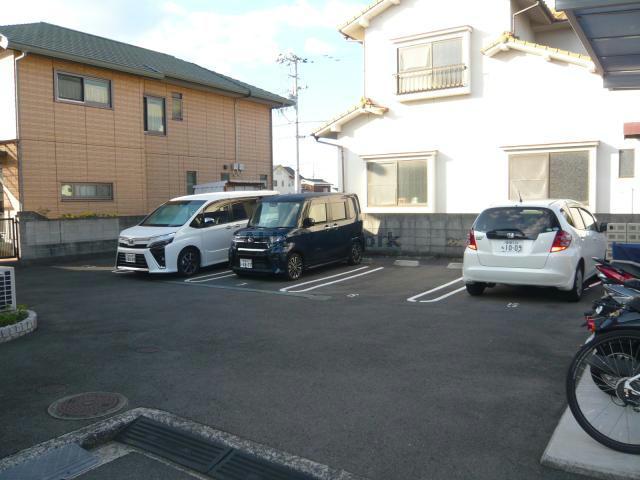 駐車場　駐車場