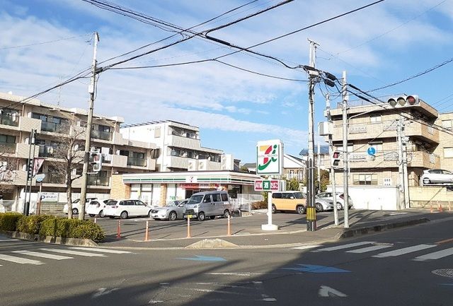コンビニ　セブンイレブン　南浦和1丁目店（コンビニ）まで110m
