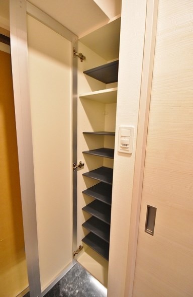 エントランス　★トールタイプシューズBOXなので棚を外せばブーツも置けます