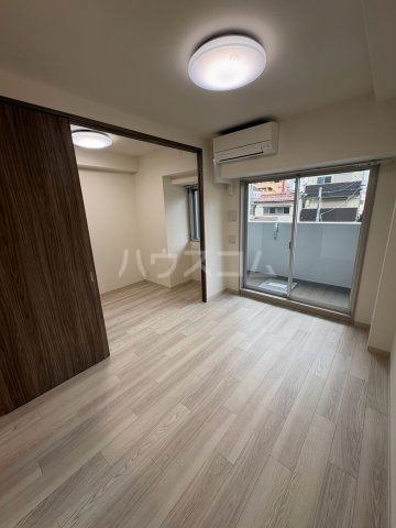 エステムコート新大阪XVIIベイスの居間写真