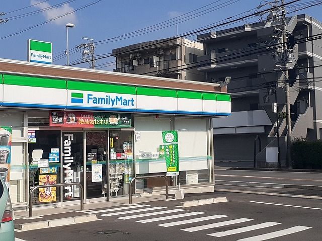 コンビニ　ファミリーマート（コンビニ）まで450m