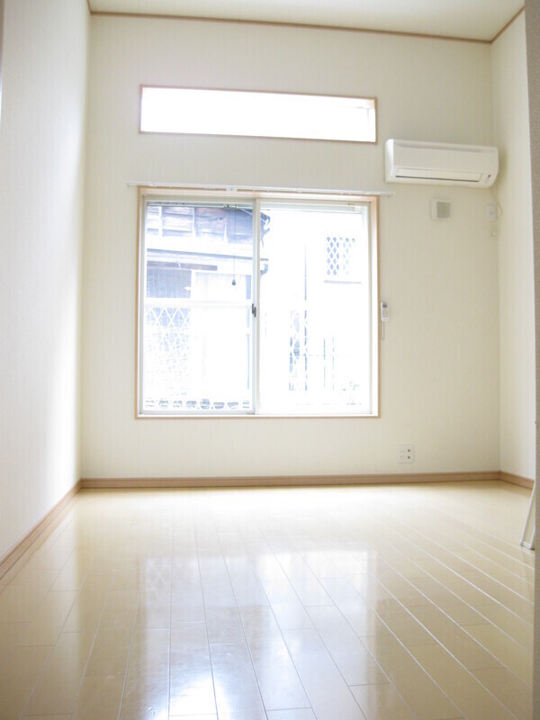 居室・リビング　明るいお部屋です