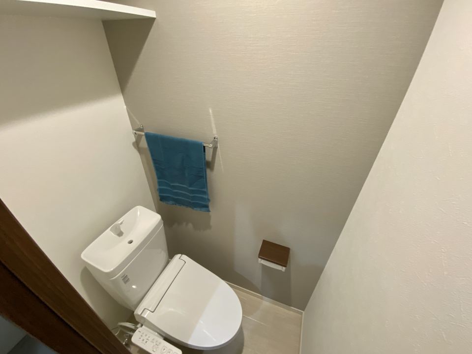 トイレ　温水洗浄便座　上に便利な棚があります