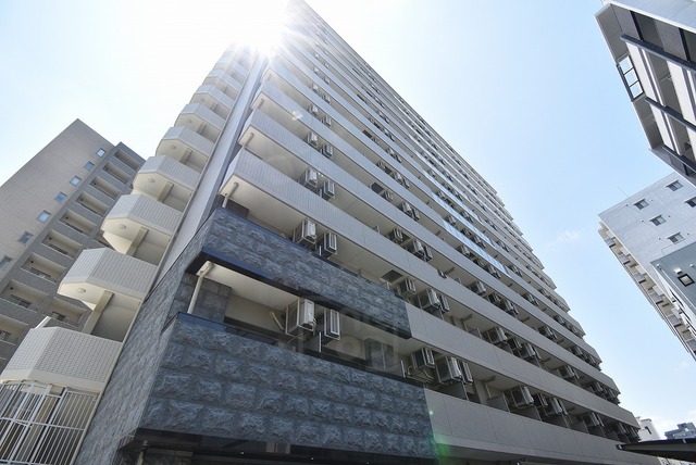 地下鉄御堂筋線 江坂駅 徒歩6分 13階建 築10年の外観写真
