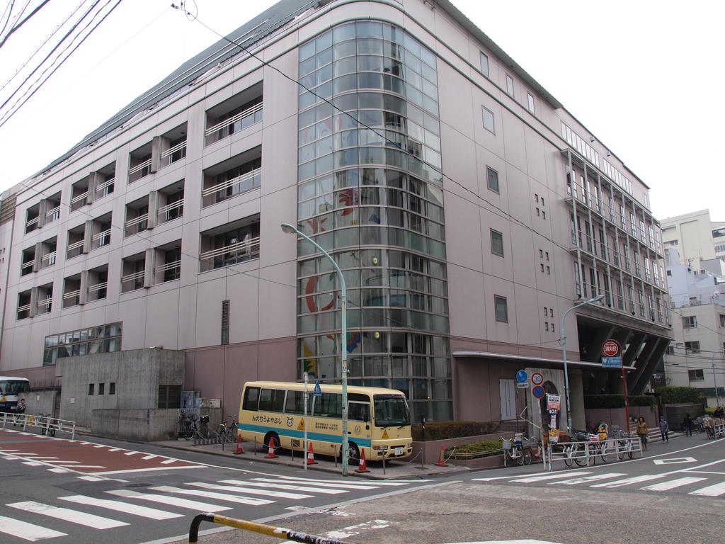 高校・高専　私立渋谷教育学園渋谷高校（高校・高専）まで592m