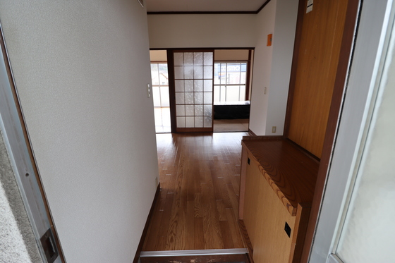 玄関　※別号室の写真です