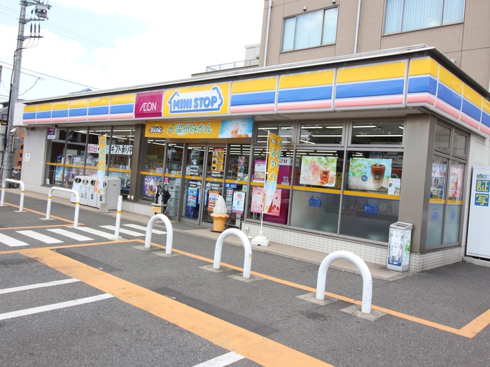 コンビニ　ミニストップ（コンビニ）まで650m