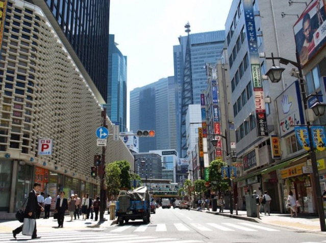 コンビニ　サンクス銀座昭和通り店（コンビニ）まで64m
