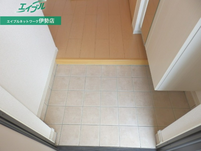 玄関　同型参考写真です
