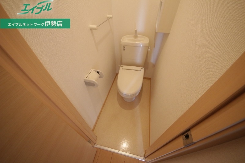 トイレ　同型反転参考写真です