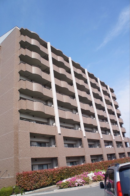 建物外観　がっちりした鉄筋コンクリート造の建物です♪