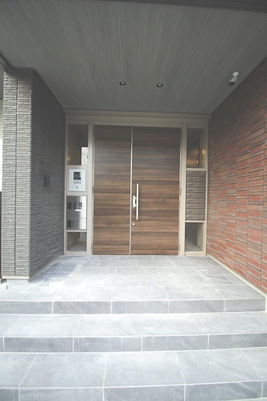 その他共有部分　建物玄関付近