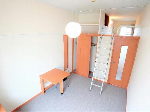 レオパレス彩IIIの居間写真