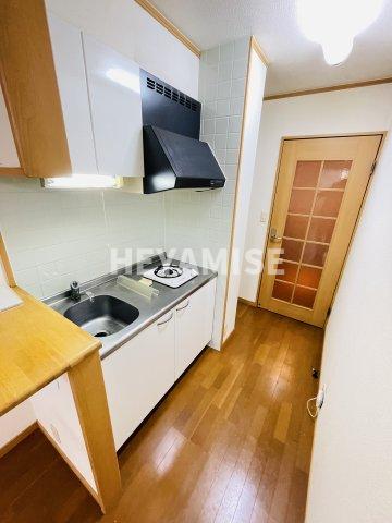 キッチン　※同物件反転タイプの写真でございます※現況を優先します※