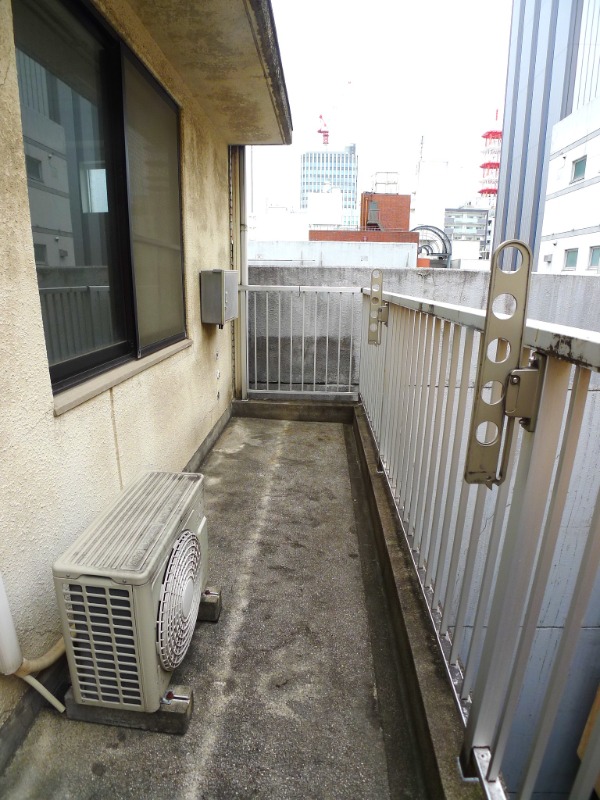 地下鉄東山線 栄駅 徒歩7分 7階建 築44年の内装写真