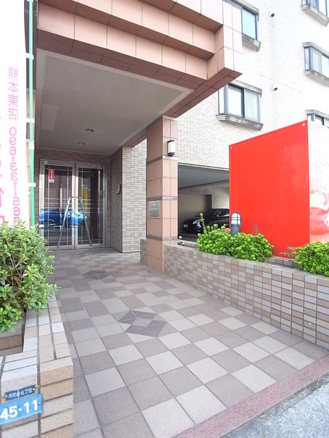 エントランス　エントランス☆敷地内に自動販売機もございます＾＾