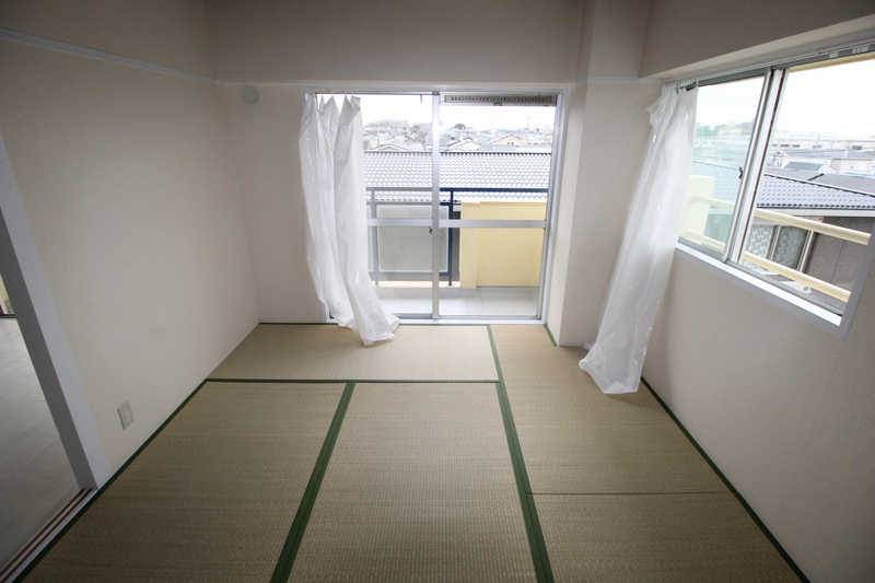 阪急宝塚線 岡町駅 徒歩8分 5階建 築49年の玄関写真