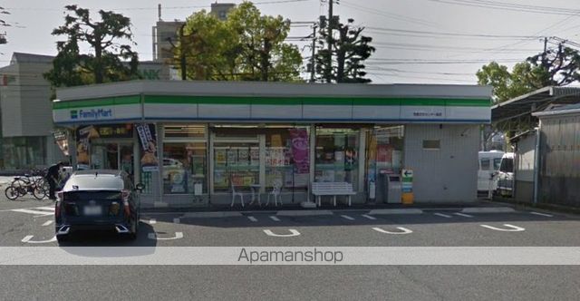 コンビニ　セブンイレブン（コンビニ）まで305m