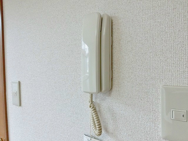 セキュリティ　受話器タイプのインターホン