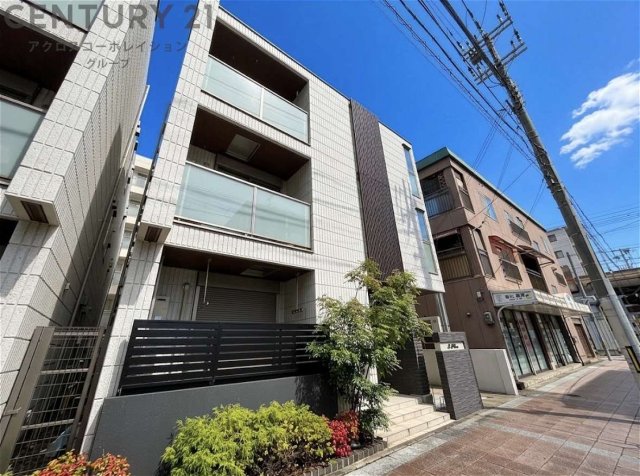 建物外観　オートロックで外部の人間が簡単に出入りできないため安心です。