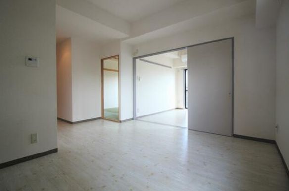 *亀戸4丁目貸マンションの居間写真