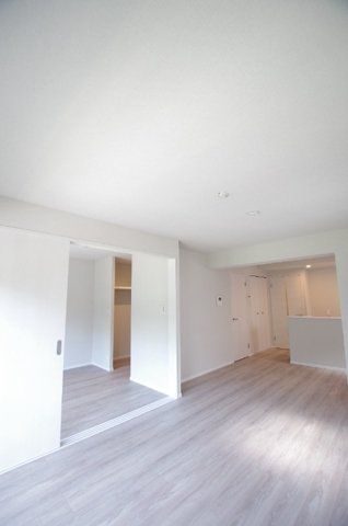 ライオンズマンション原宿の居間写真