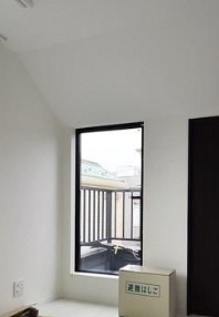 バルコニー　暖かな日差しのふりそそぐバルコニー