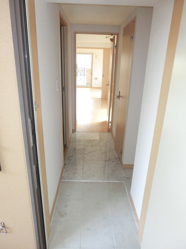 玄関　※同物件別号室参考写真