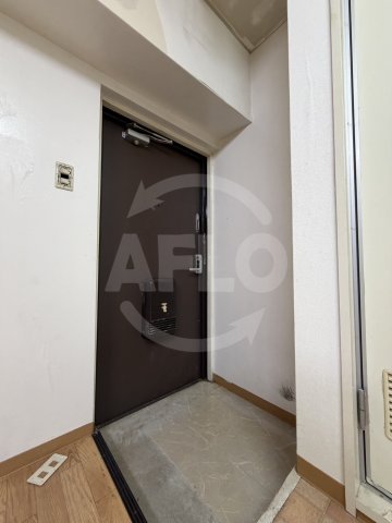 玄関　ニューライフ大手前参番館　玄関