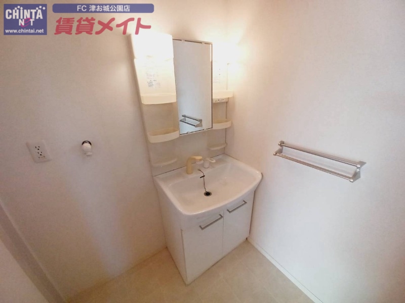 洗面設備　別部屋参考写真です