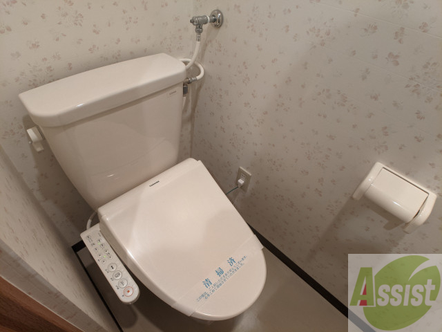 トイレ　ウォシュレット機能がついたトイレです。安心して使用できます。