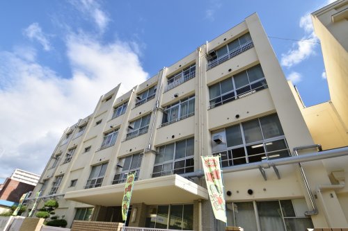 小学校　大阪市立塩草立葉小学校（小学校）まで1001m