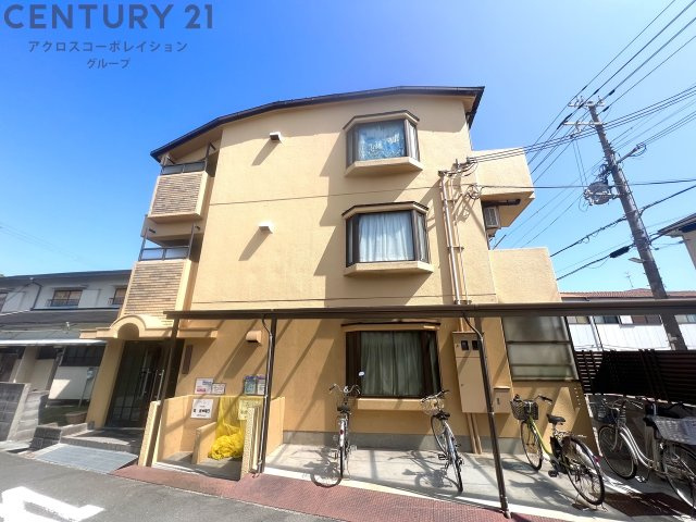 建物外観　敷地内に駐輪場があります♪