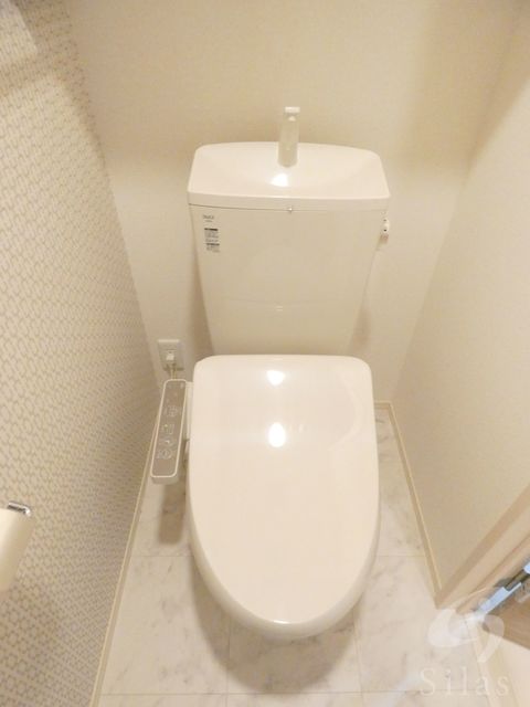 ＪＲおおさか東線 衣摺加美北駅 徒歩10分 3階建 築7年のトイレ写真