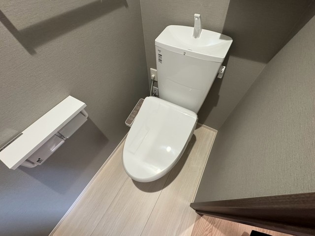 地下鉄御堂筋線 昭和町駅 徒歩8分 3階建 築1年のトイレ写真
