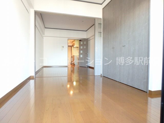 地下鉄箱崎線 呉服町駅 徒歩3分 15階建 築22年の居間写真