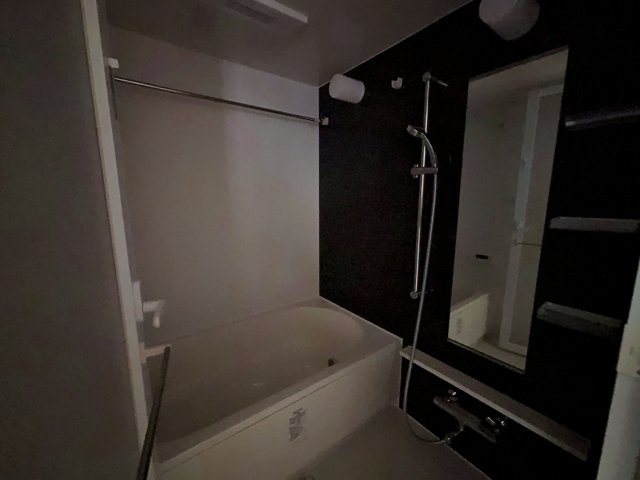 バス・シャワールーム　掲載写真は同型の左右反転の部屋を掲載しております。仕様等が異