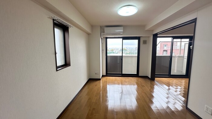 KIRAKUマンションの居間写真