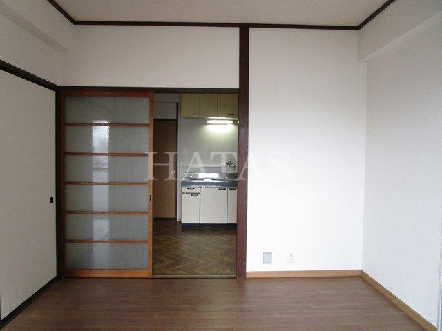 居室・リビング　同物件別部屋です。