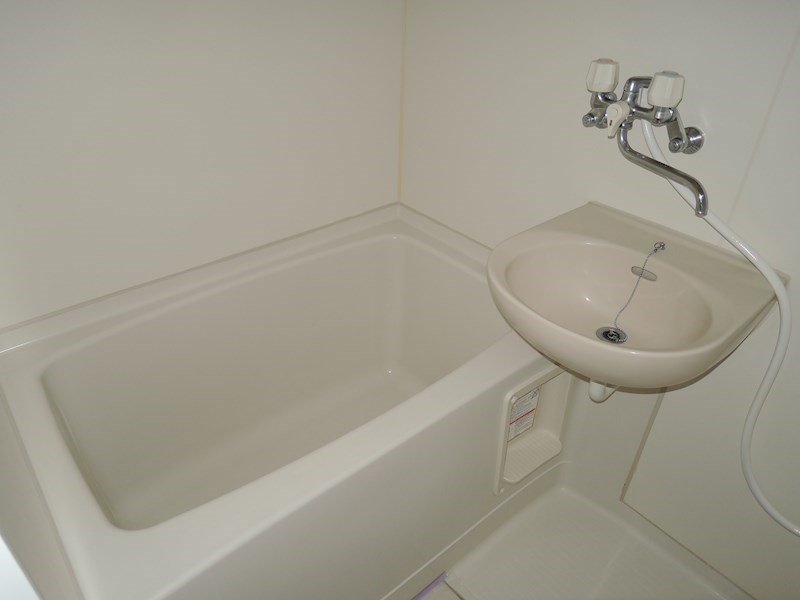 バス・シャワールーム　一人暮らしにも嬉しい、バス・トイレ独立タイプ（他室参照）