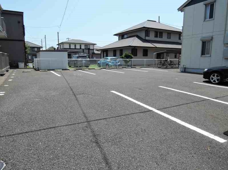 【那珂郡東海村舟石川駅東のアパートの駐車場】