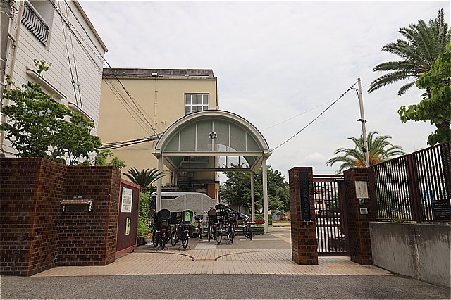小学校　大阪市立茨田東小学校（小学校）まで858m