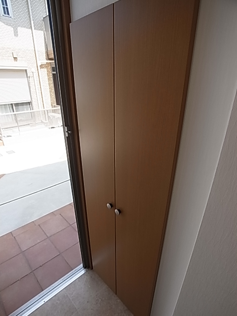 【神戸市垂水区西舞子のアパートの玄関】