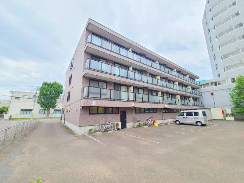 カルフール麻生の建物外観