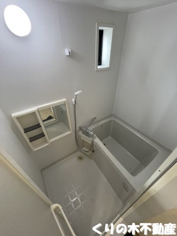バス・シャワールーム　落ち着いた空間のお風呂です