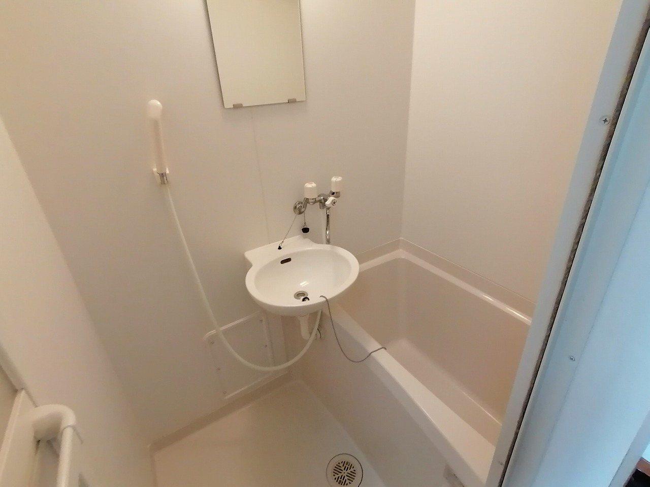 バス・シャワールーム　ゆったりとくつろげるお風呂です。