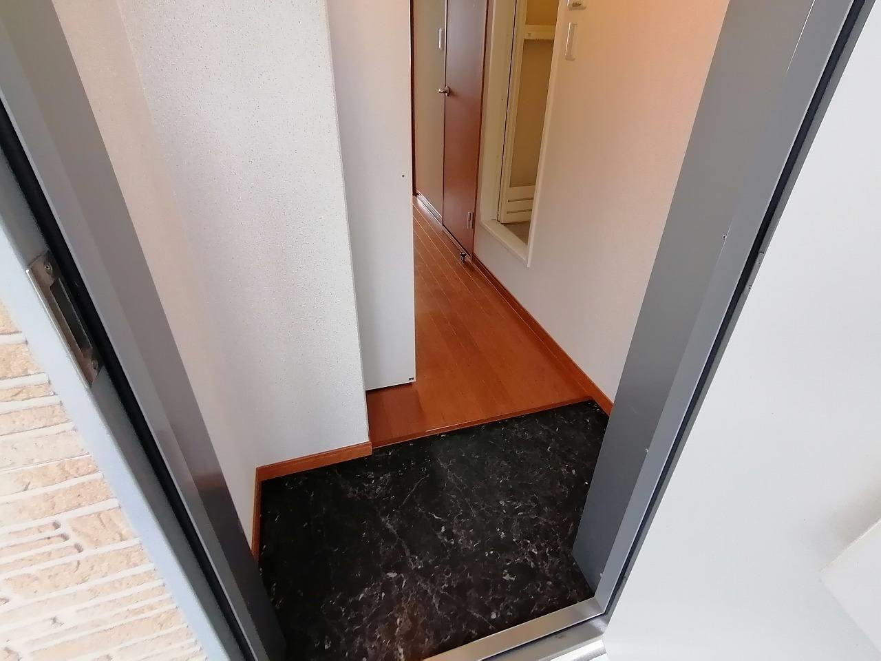 玄関　シューズボックスあり。