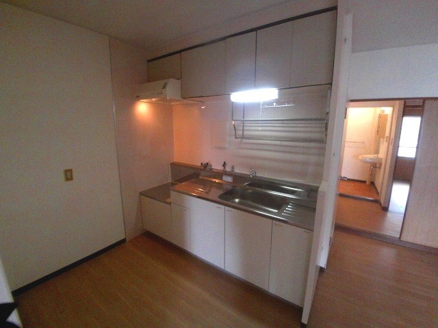 キッチン　※同物件他部屋写真、イメージとして。